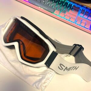 Smith ski snowboard goggles white